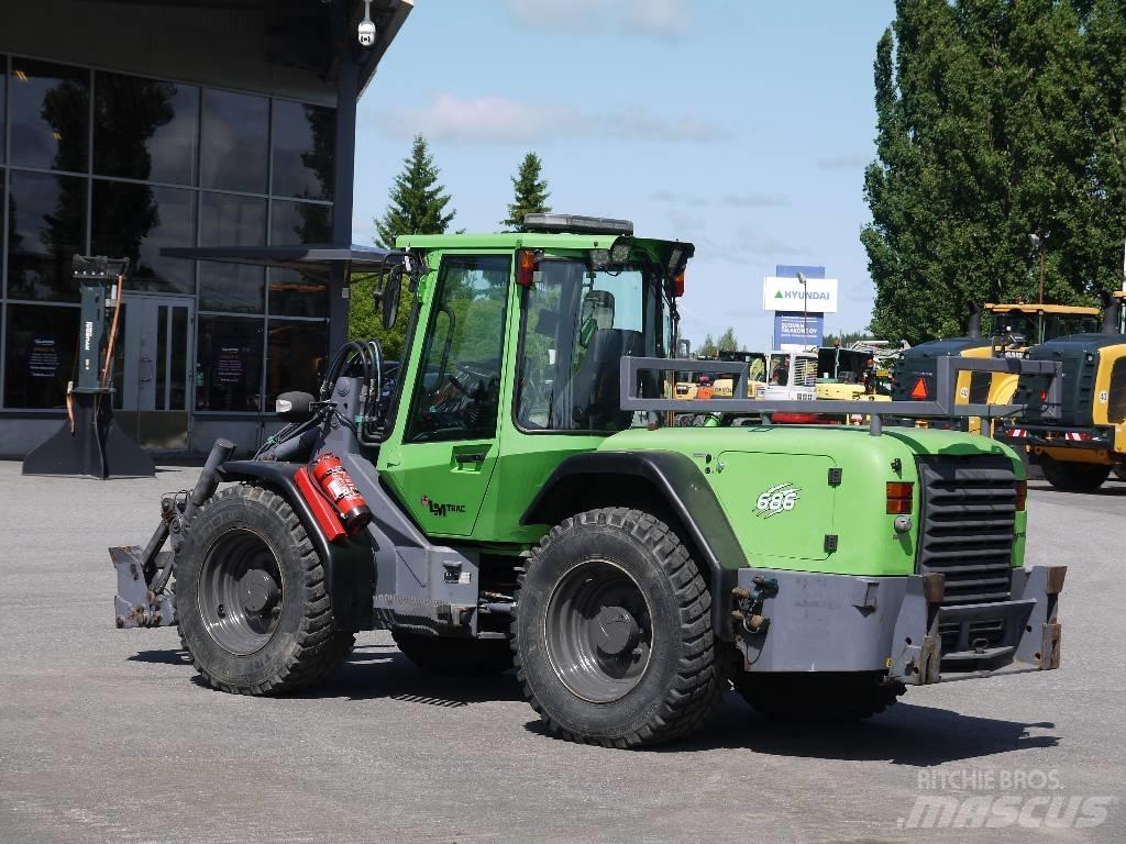 LM Trac 686 Rataslaadurid