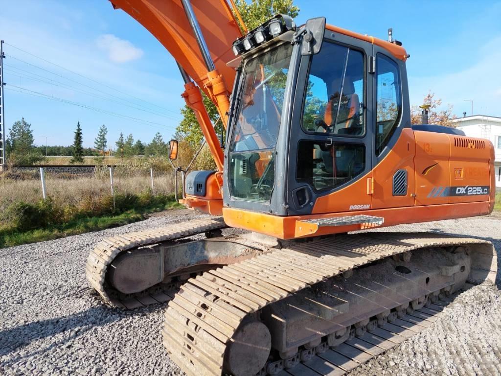 Doosan DX 225 LC Roomikekskavaatorid