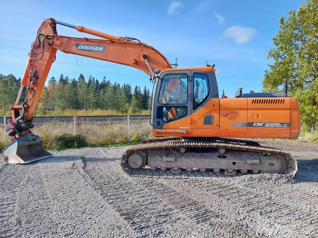 Doosan DX 225 LC Roomikekskavaatorid