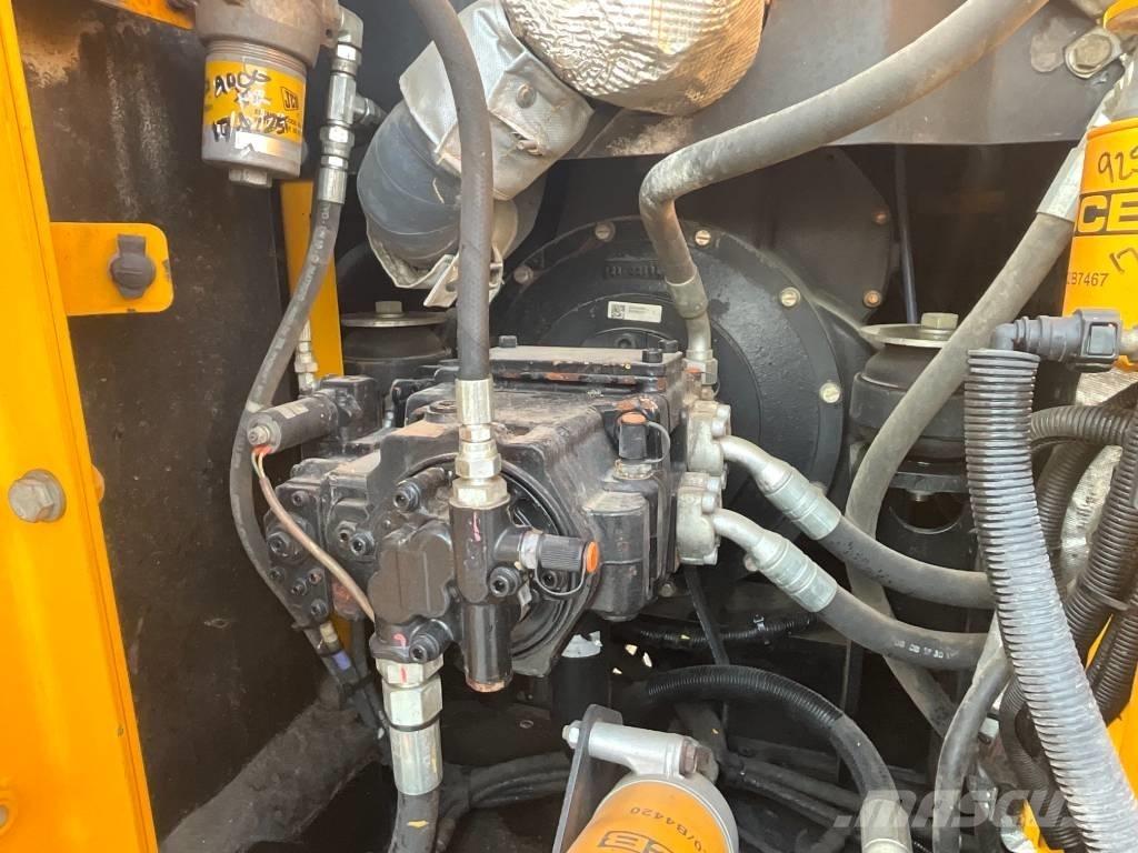 JCB JS 130 LC 4F Roomikekskavaatorid