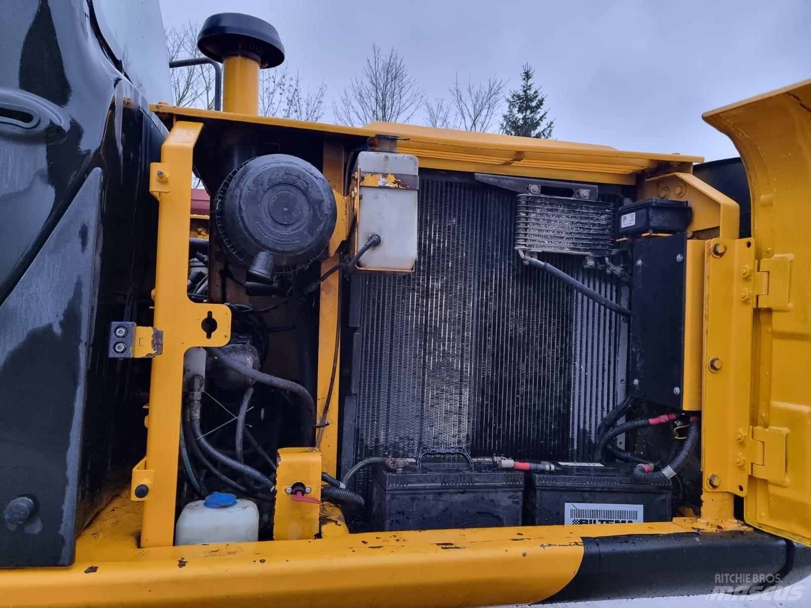 JCB JS 160 LC Roomikekskavaatorid