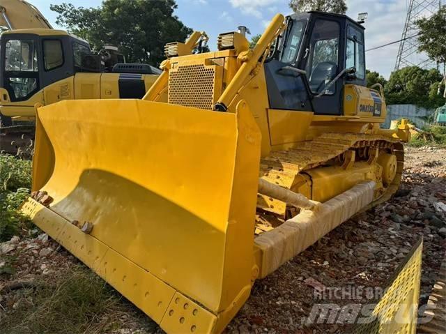 Komatsu D 85 Buldooserid