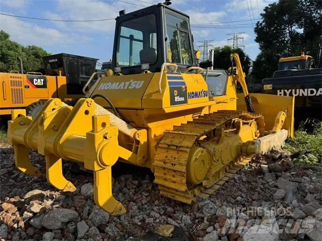 Komatsu D 85 Buldooserid