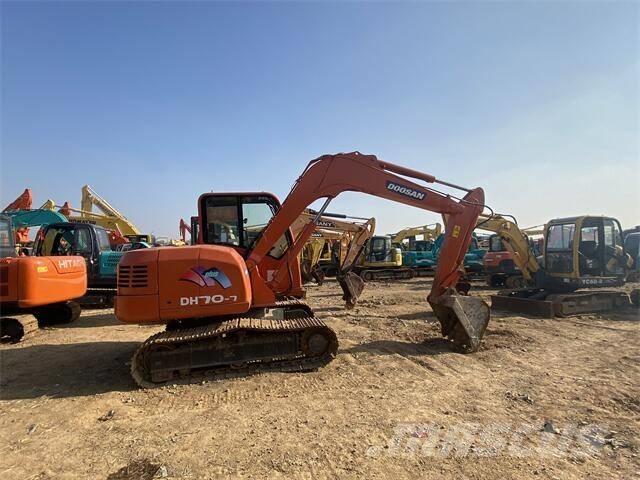 Doosan DH70-7 Roomikekskavaatorid