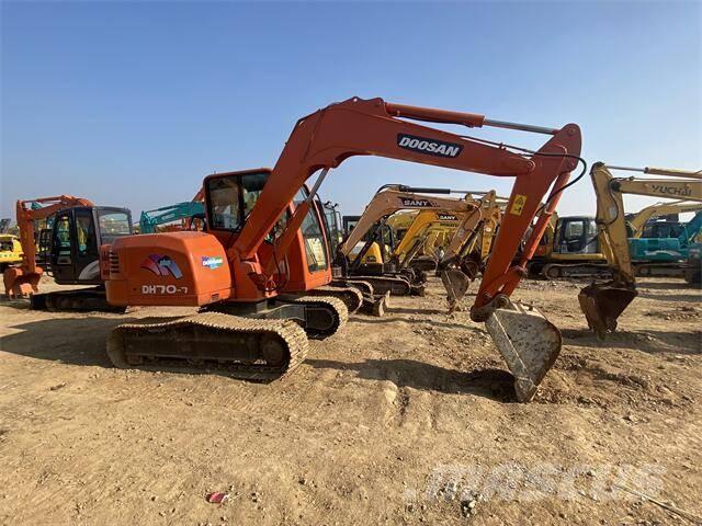 Doosan DH70-7 Roomikekskavaatorid