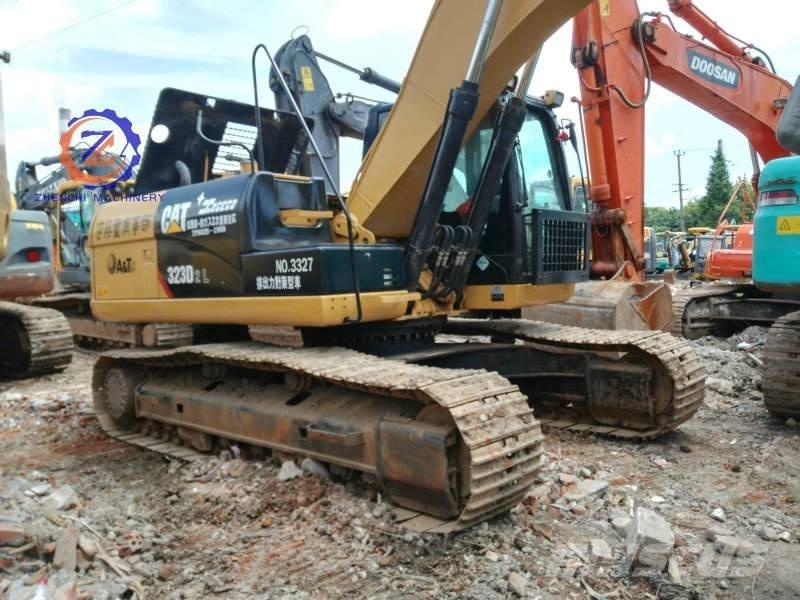 CAT 323 D L Roomikekskavaatorid