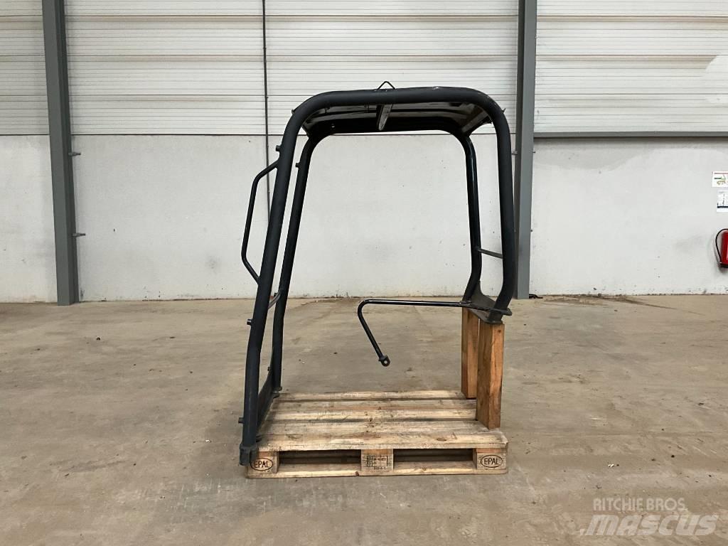 Kubota U 27-4 Kabiinid