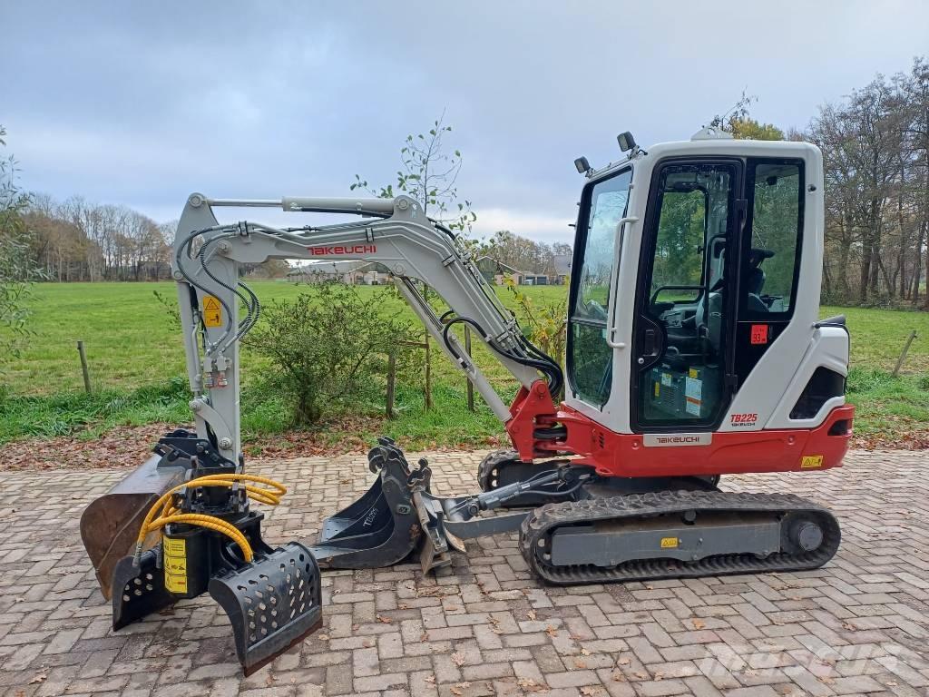 Takeuchi TB 225 Miniekskavaatorid < 7 t