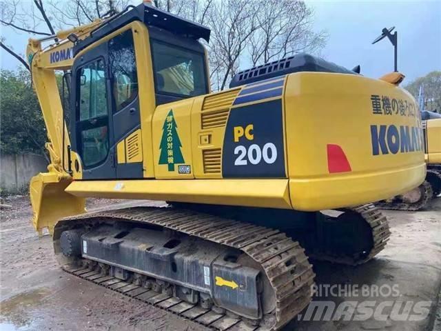 Komatsu PC 200-8 Roomikekskavaatorid