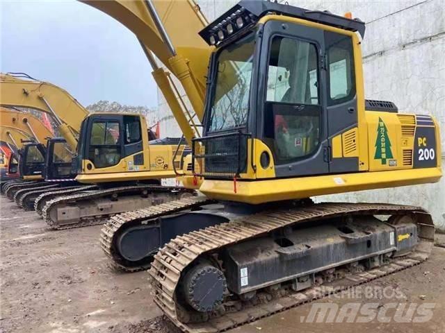 Komatsu PC 200-8 Roomikekskavaatorid
