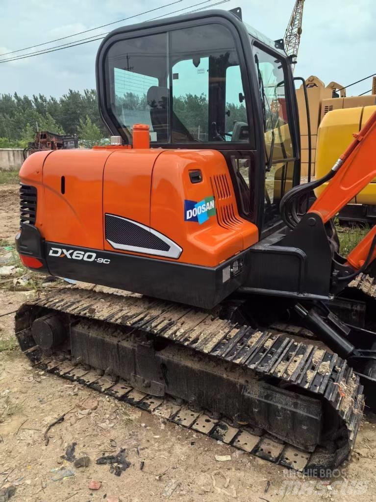 Doosan DX 60 Roomikekskavaatorid