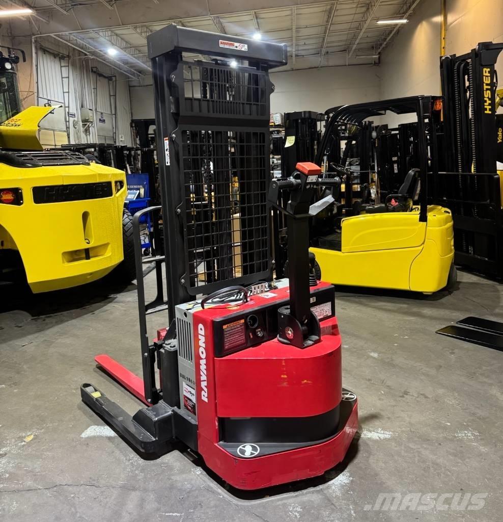 Raymond RSS40 Platvormiga virnastajad