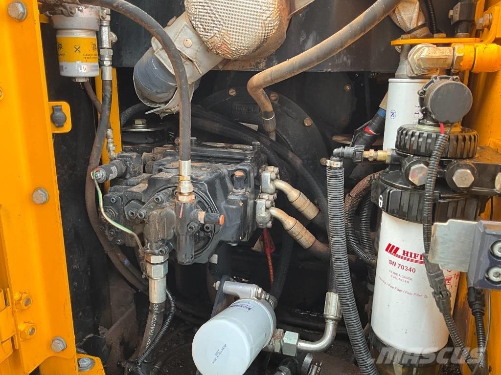 JCB JS 130 LC Roomikekskavaatorid
