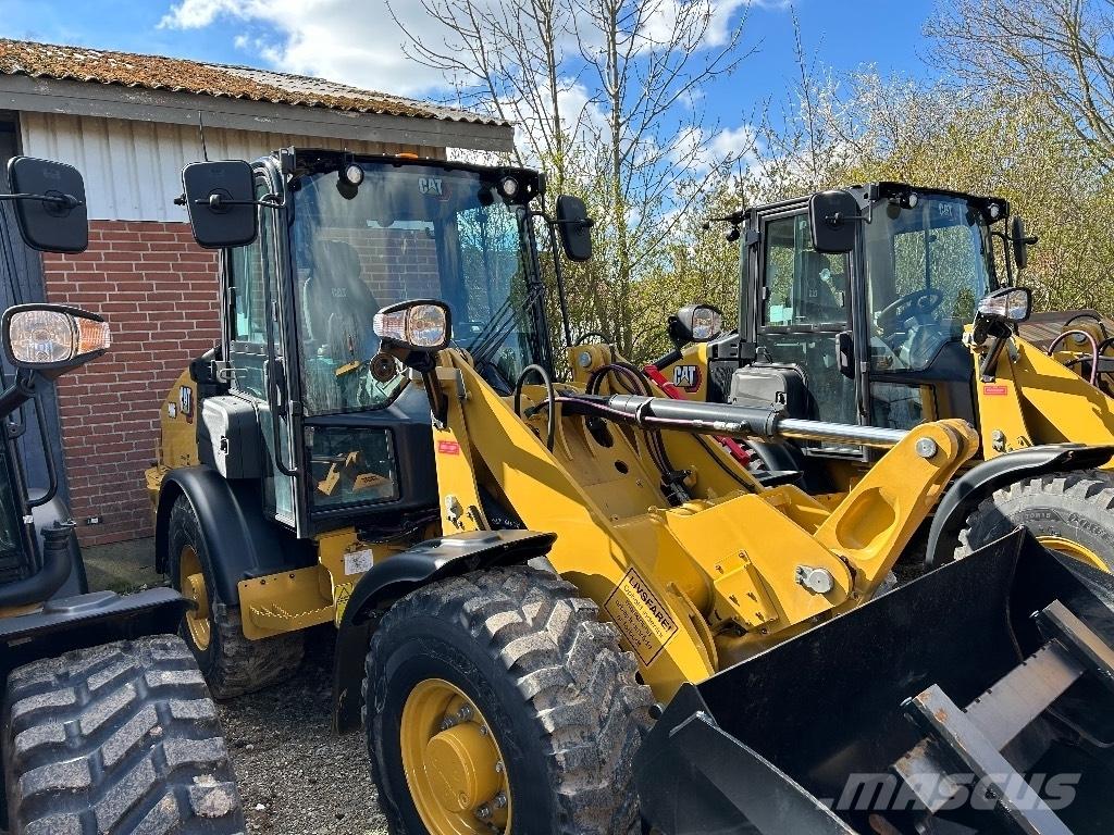 CAT 906 Rataslaadurid