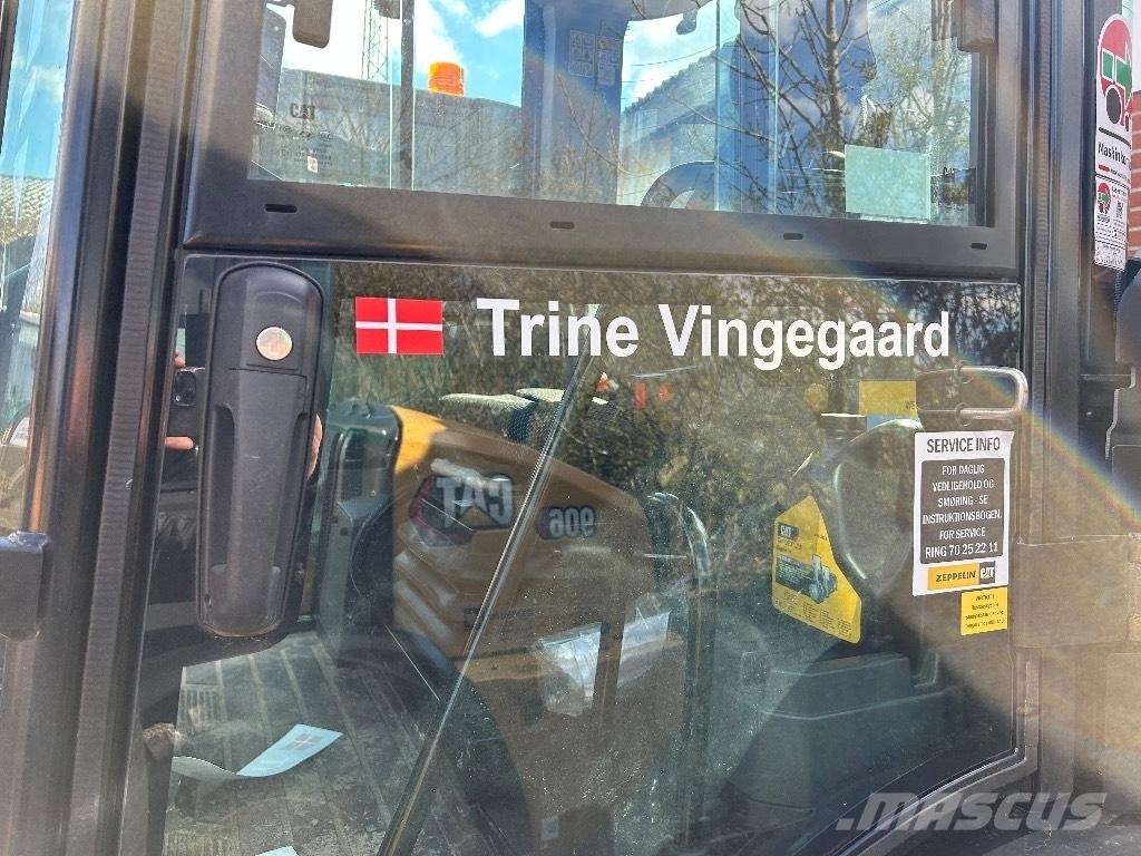 CAT 906 Rataslaadurid