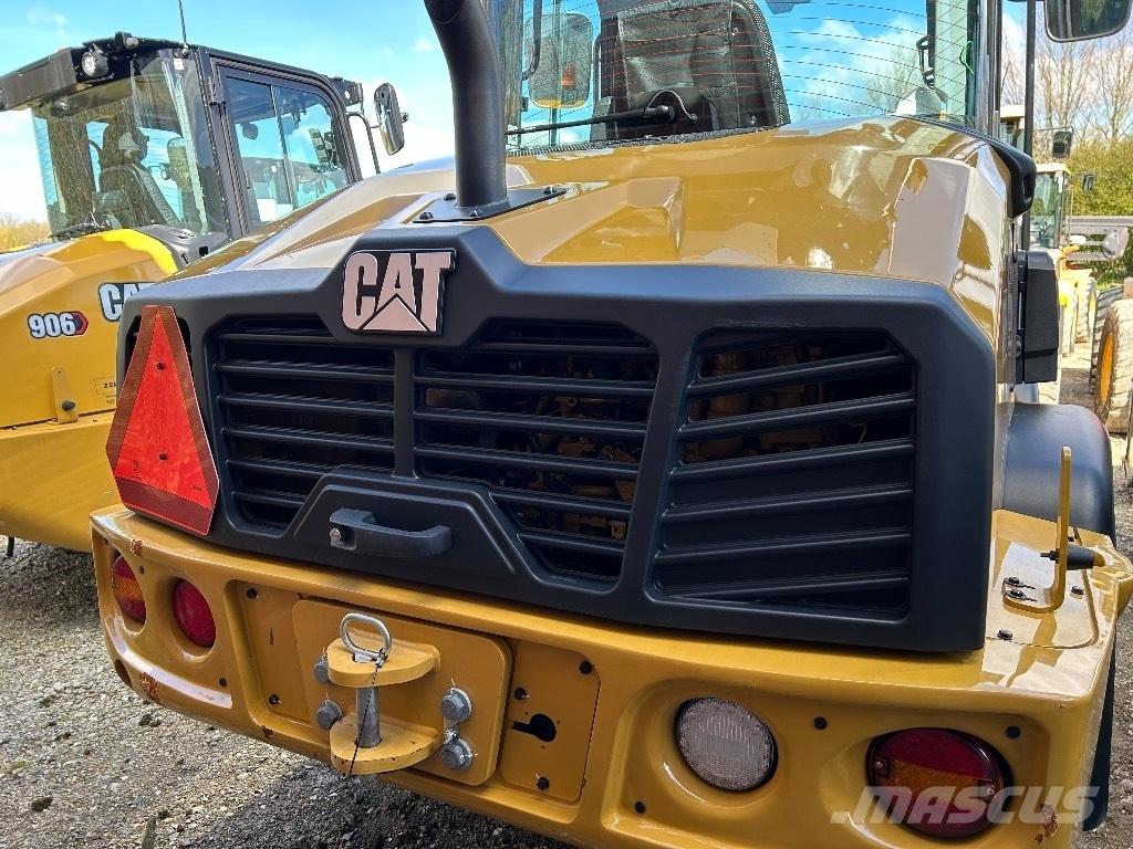 CAT 906 Rataslaadurid