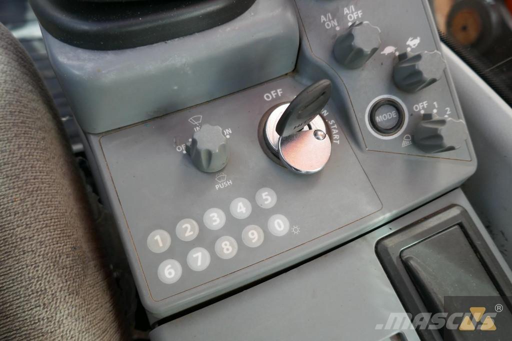 Hitachi ZX300LC-6 Roomikekskavaatorid