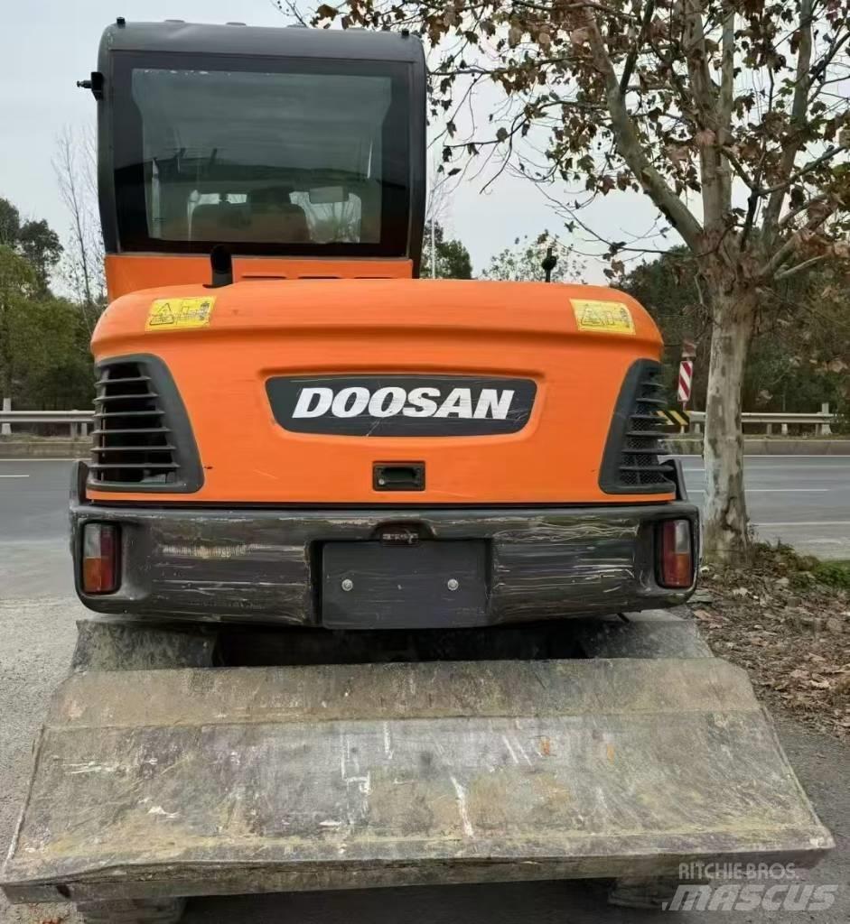 Doosan DX 60 Ratasekskavaatorid