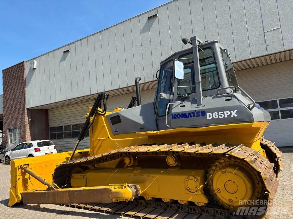 Komatsu D 65 PX-12 Buldooserid