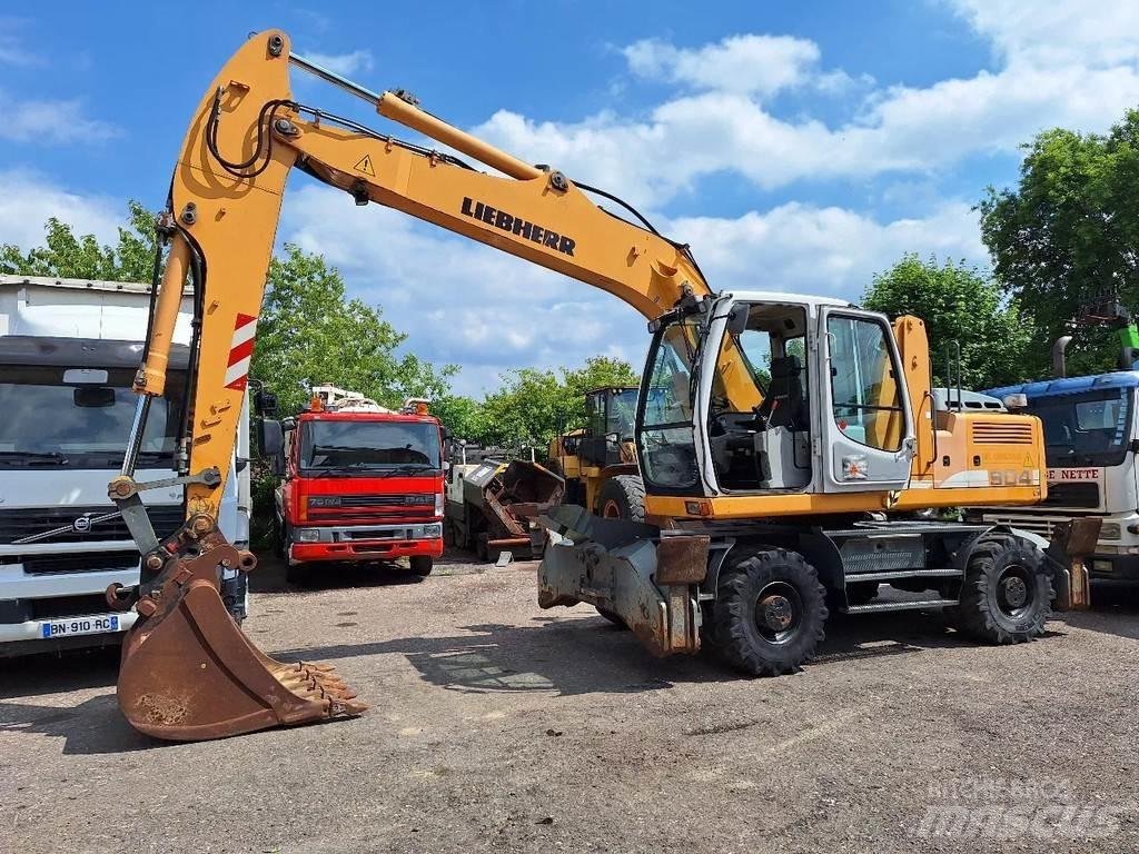 Liebherr A904C Ratasekskavaatorid