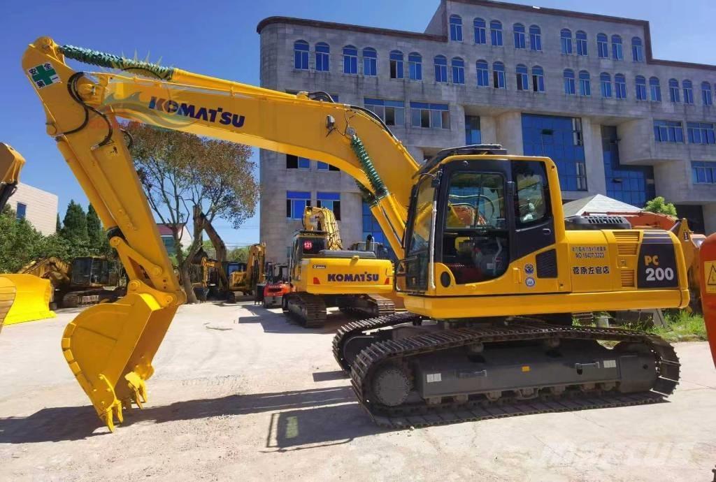 Komatsu PC 200-8 Roomikekskavaatorid
