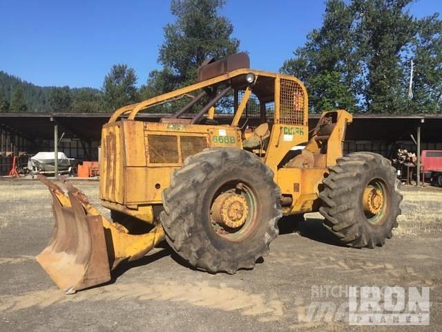 Clark Ranger 668-B Väljaveotraktorid