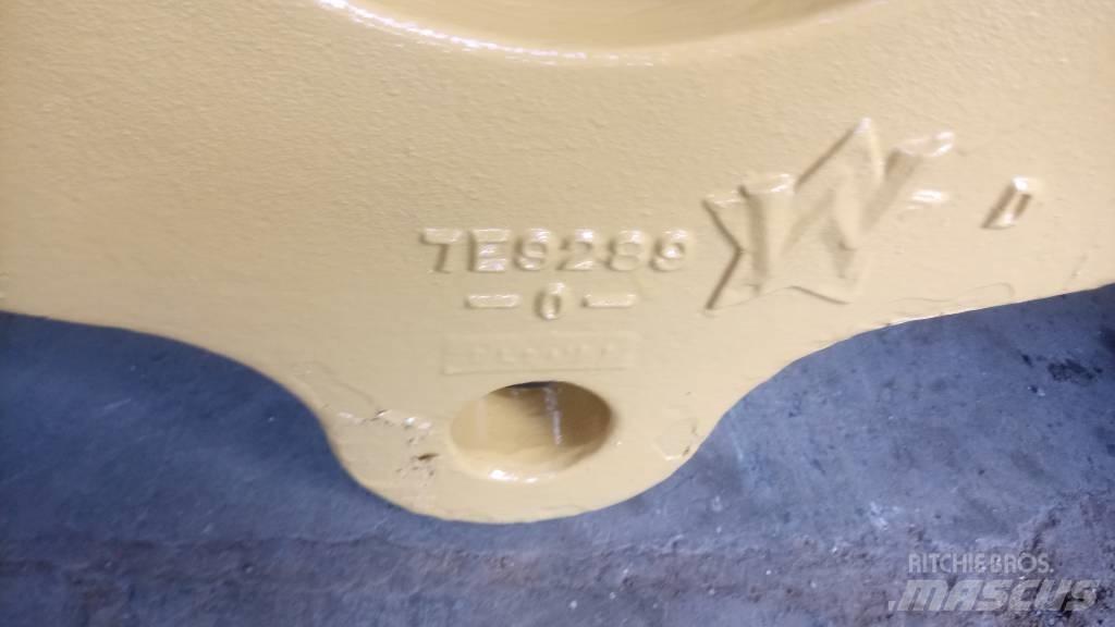 CAT 245 Raamid