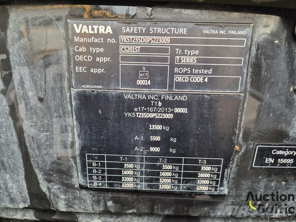 Valtra T235 Traktorid