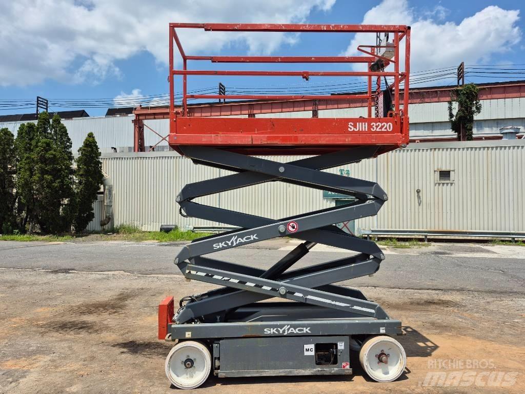 SkyJack SJ 3220 Käärtõstukid