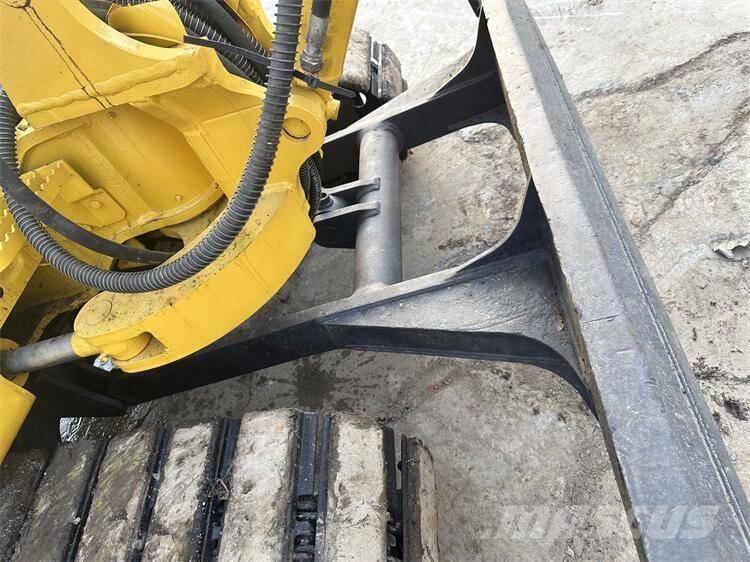 Komatsu PC 40 Roomikekskavaatorid