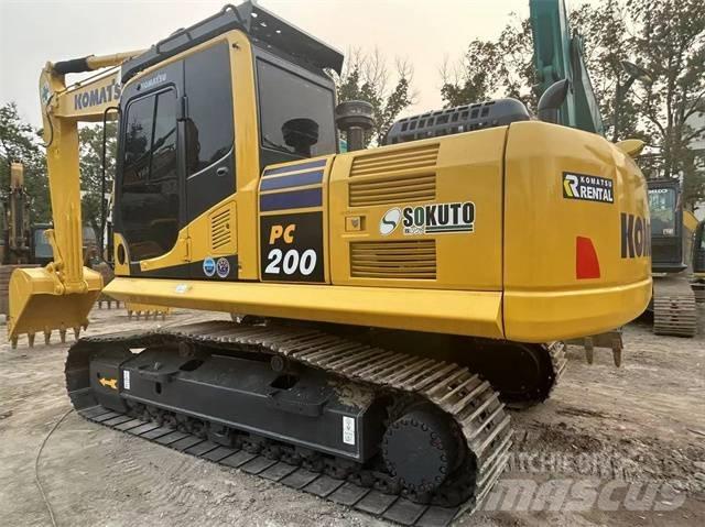 Komatsu PC 200-8 Roomikekskavaatorid
