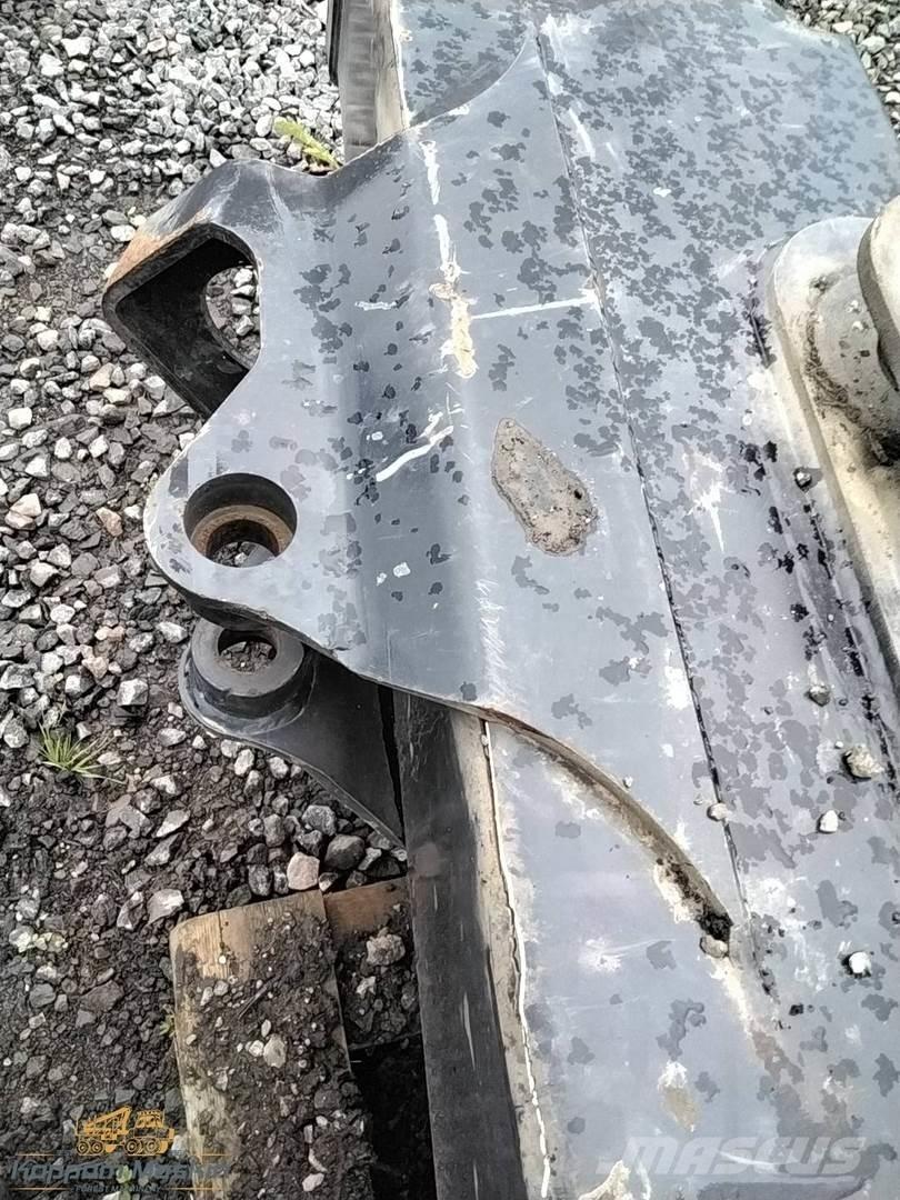 Komatsu 165 Forvarderi kraanad