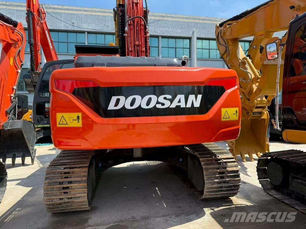 Doosan DX 225 Roomikekskavaatorid