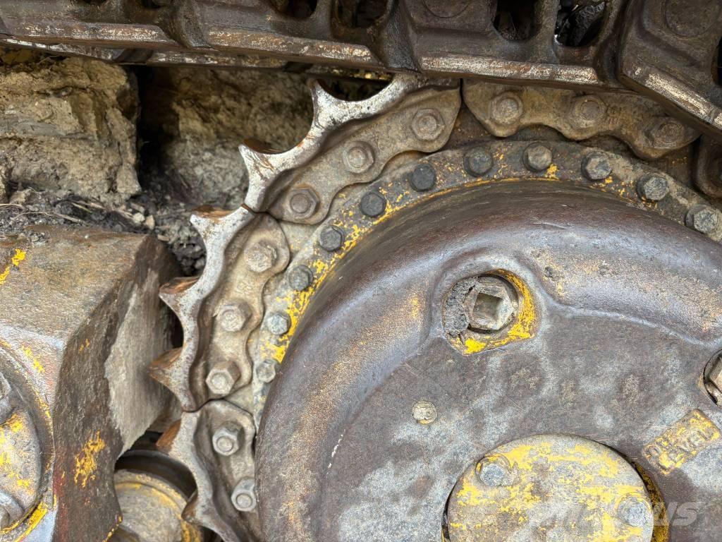 Komatsu D65PX-18 Buldooserid