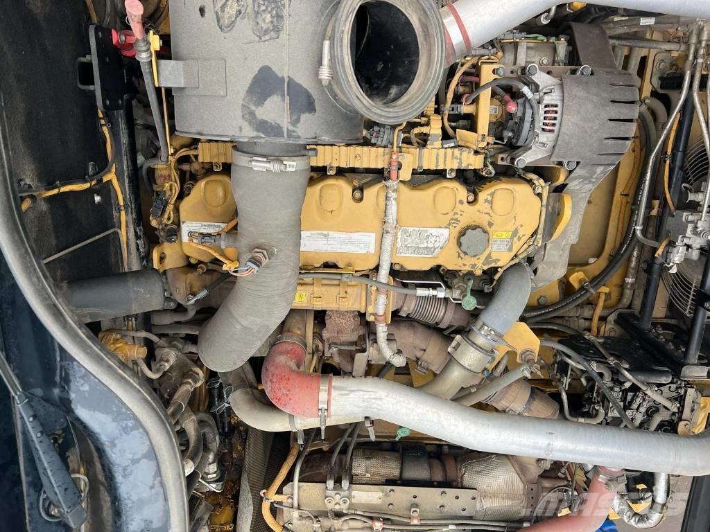 CAT 725 C Liigendraamiga pinnaseveokid