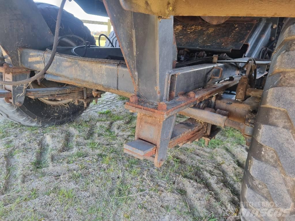 Vicon LB8200 Heinapressid