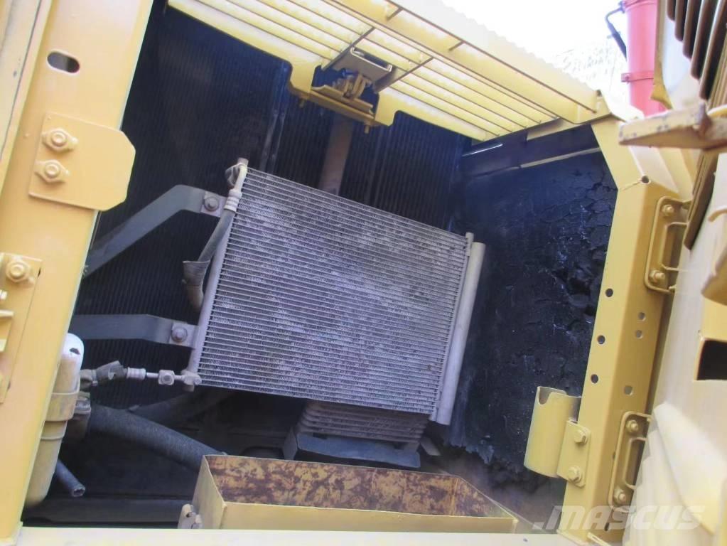 Komatsu PC 240 Roomikekskavaatorid