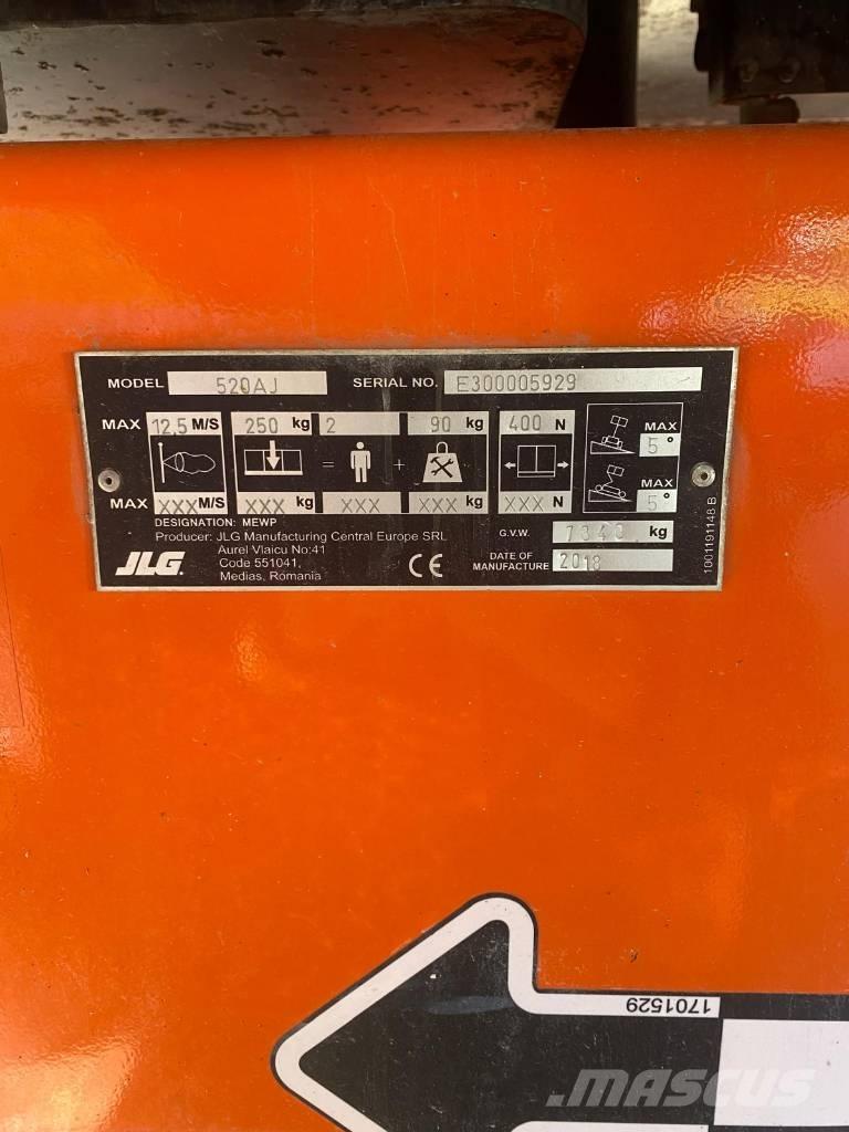 JLG 520 AJ Iseliikuvad poomtõstukid