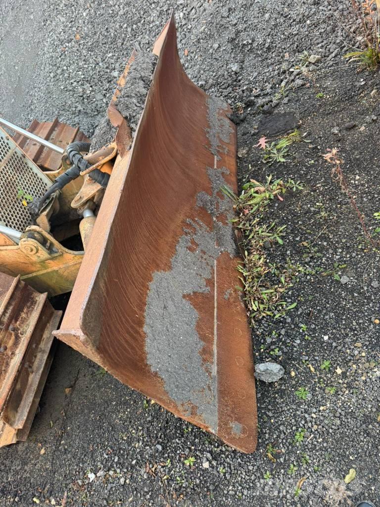 CASE 1150 E Buldooserid