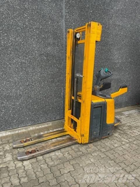 Jungheinrich ERC 216 Platvormiga virnastajad