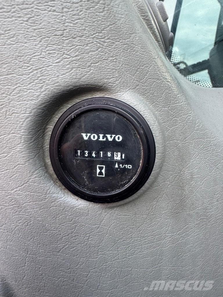 Volvo EC 250 EL Roomikekskavaatorid