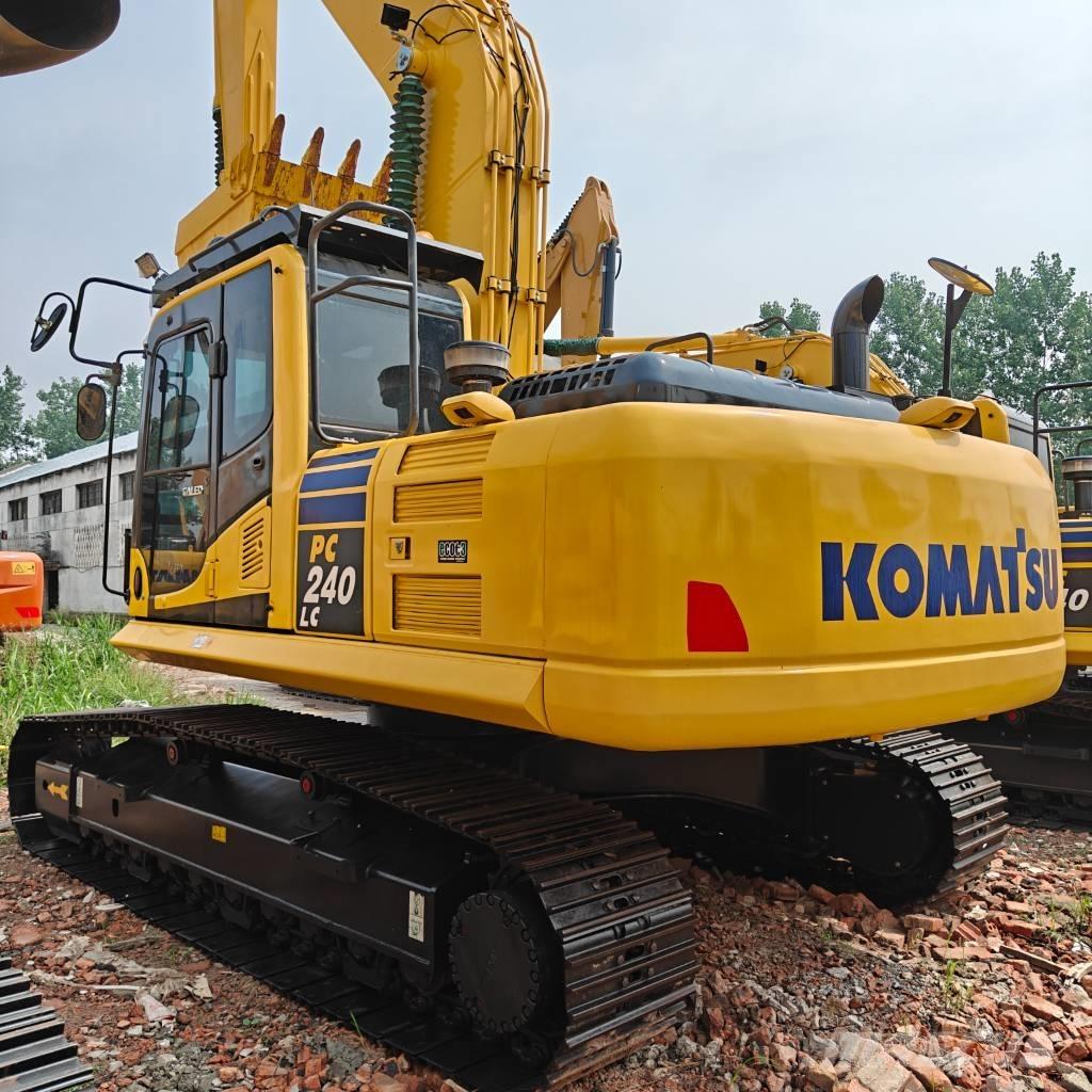 Komatsu 240-8 Roomikekskavaatorid