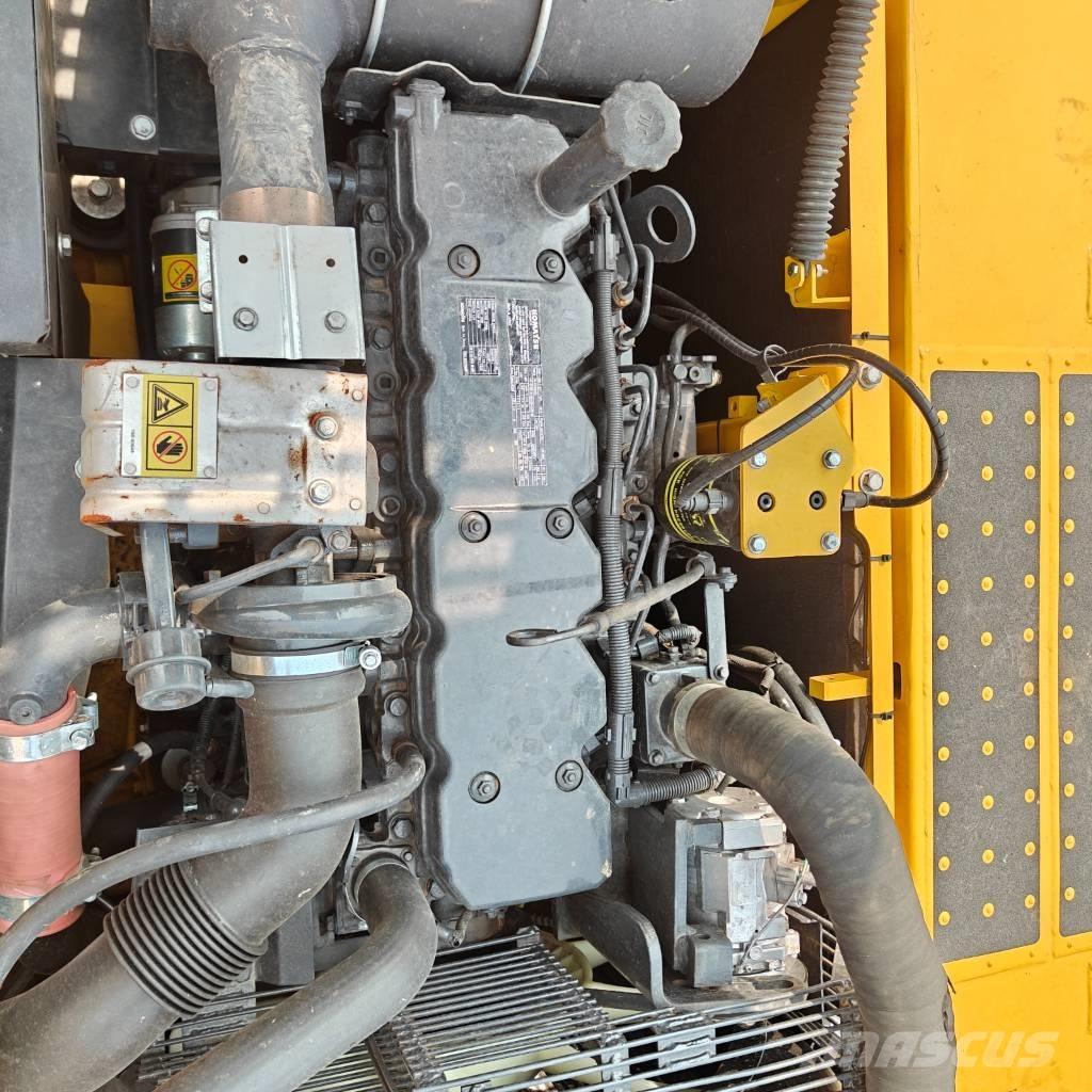 Komatsu 240-8 Roomikekskavaatorid