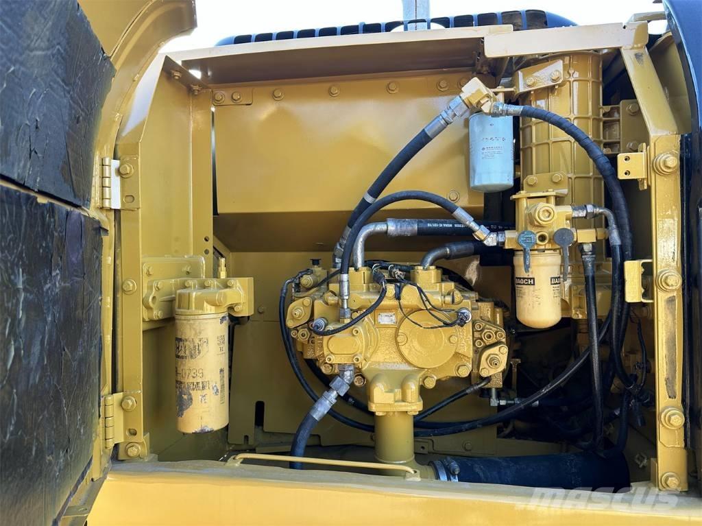 CAT 320D Roomikekskavaatorid