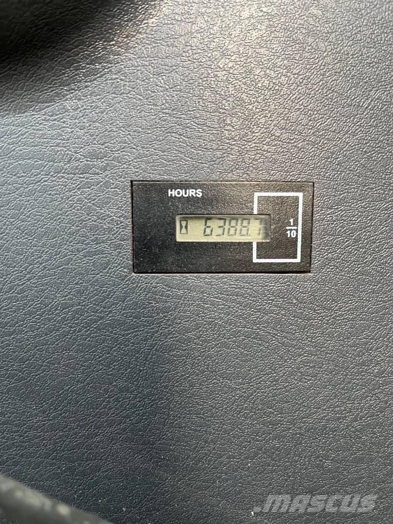 Hyundai HX 145 LCR Roomikekskavaatorid