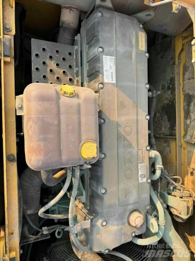 Volvo EC 360D Roomikekskavaatorid