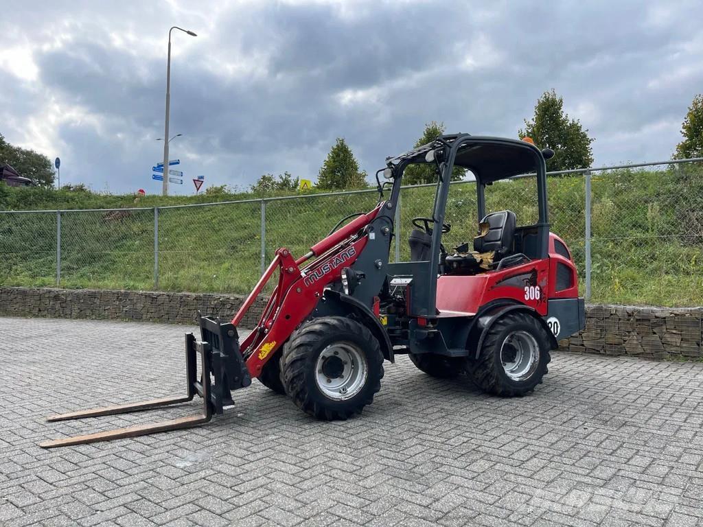 Mustang AL306 Ratasbuldooserid