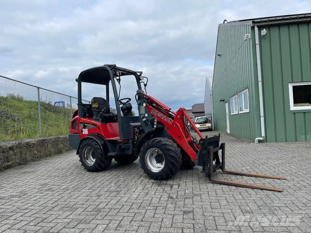 Mustang AL306 Ratasbuldooserid