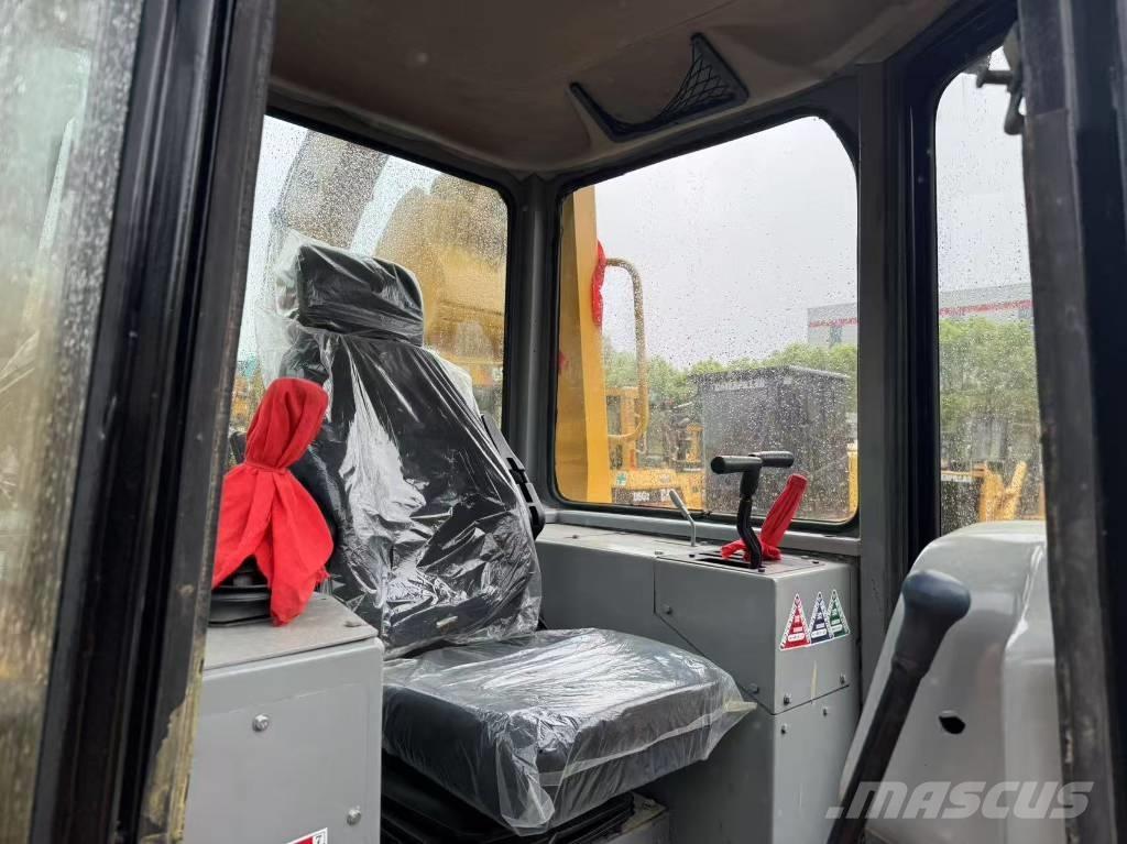 CAT D 7 G Buldooserid