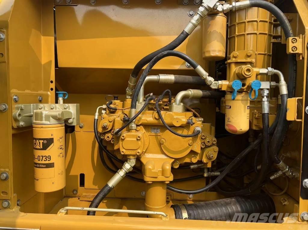 CAT 320 D Roomikekskavaatorid